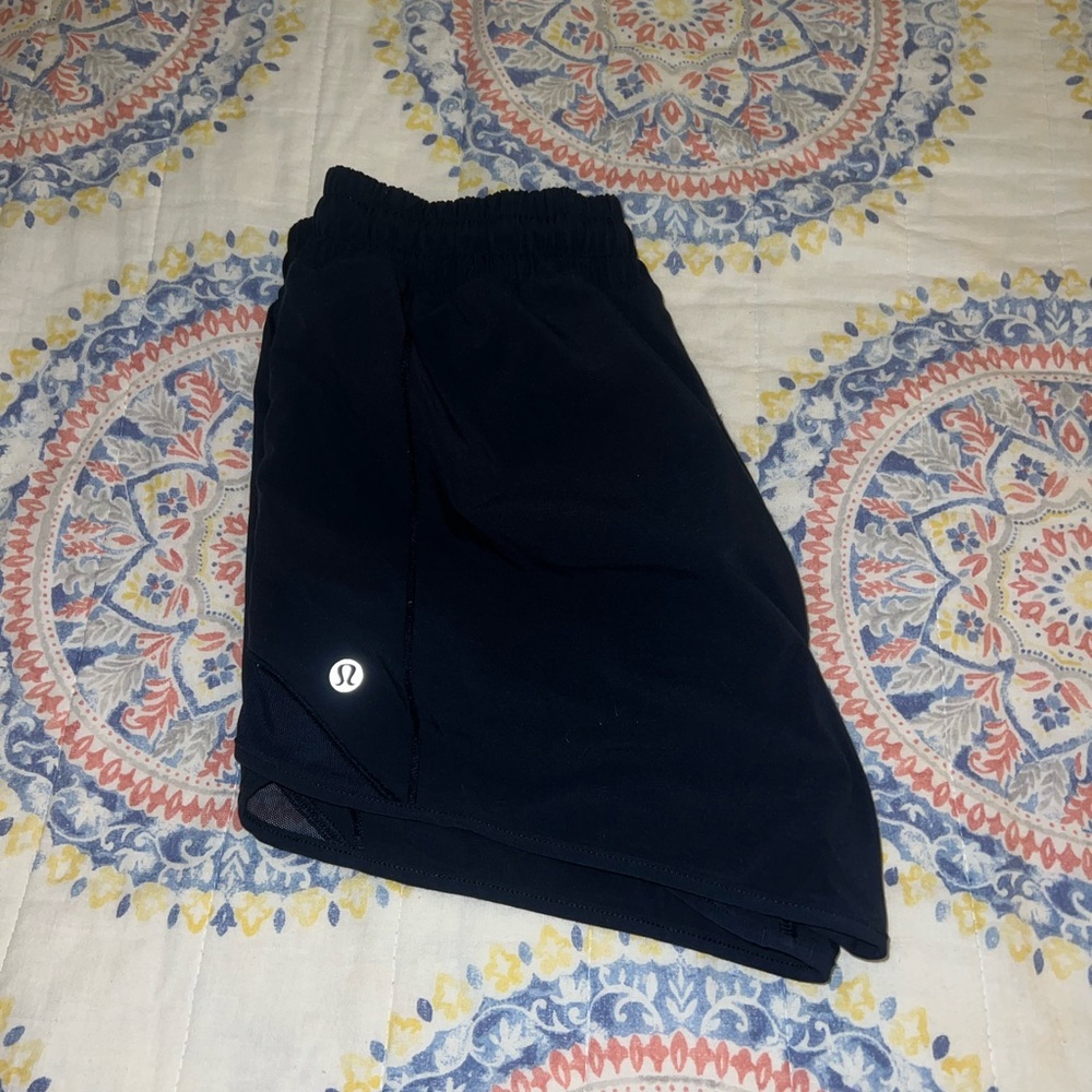 lululemon size 6 navy hotty hot shorts